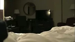 Besar titted kayu hitam tunggangan batang dalam bilik seks sedap gila mandi