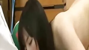 Dua babes seks sedap gila seksi jerking tukang kebun untuk air mani melekit beliau